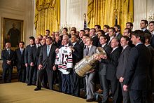 O campeão da Copa Stanley de 2013, Blackhawks, encontra o Presidente Barack Obama na Sala Leste da Casa Branca