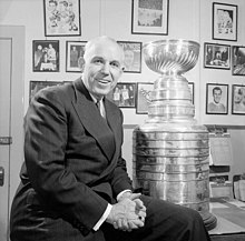 Clarence Campbell, ingehuldigd in 1966.  