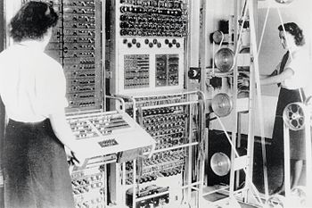 Colossus-tietokone sellaisena kuin se oli toisen maailmansodan aikana.  