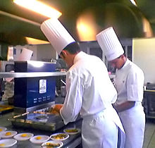 Cocineros trabajando.  