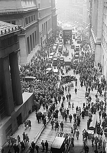 Drukte op Wall Street na de crash van 1929.  