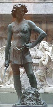 Ez Verrocchio Dávid-szobrának másolata. A londoni Victoria & Albert Múzeumban található.