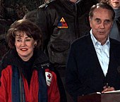 Bob en Elizabeth Dole in december 1997  