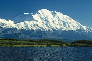 Denali i Alaska är det högsta berget i Nordamerika. Det är den tredje mest framträdande toppen på jorden efter Mount Everest och Aconcagua. Denali är en av endast tre toppar på jorden som är mer än 6 000 meter höga.  