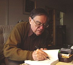 Donald Keene în casa sa din Tokyo în 2002.  