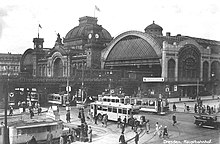 Everyday scene in front of the main station in Dresden at the end of the Golden Twenties