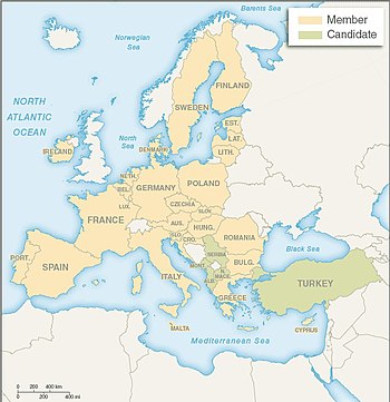 De lidstaten van de Europese Unie gemarkeerd in lichtoranje en de kandidaat-lidstaten gemarkeerd in groen.  