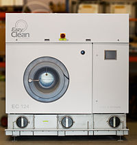 machine moderne de nettoyage à sec avec écran tactile et interface facile