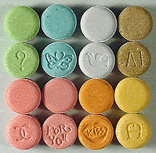 A CSA foi emendada em 1986 para adicionar drogas de design como o Ecstasy