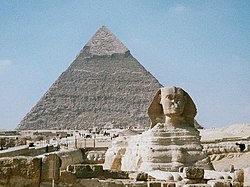 Den stora sfinxen i Giza och Khafres pyramid  