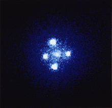 Einsteins kruis: vier beelden van één quasar  