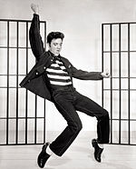 Una fotografia che promuove il film Jailhouse Rock che mostra il cantante Elvis Presley