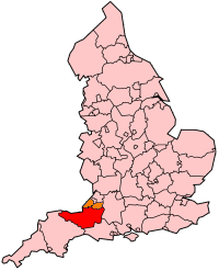 Een kaart die laat zien waar Somerset ligt in Engeland. Het belangrijkste graafschap is rood gekleurd. De speciale unitaire autoriteiten die verbonden zijn met Somerset zijn oranje gekleurd.  