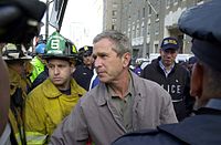 Bush op Ground Zero na de aanslagen van 11 september  