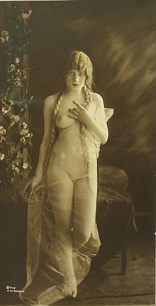 Erotische ansichtkaart uit 1919