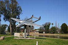 de Havilland Vampire monument naast Lake Forbes