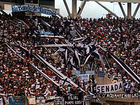 在拉普拉塔城体育场的拉22号，在2008年Clausura对博卡青年的比赛中。