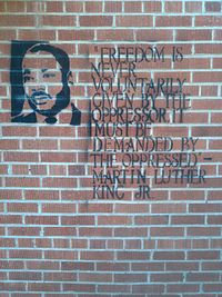 Een citaat uit de brief naast Dr. King's foto