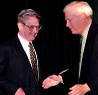 Soros (a sinistra) con James H. Billington (a destra), gennaio 2001