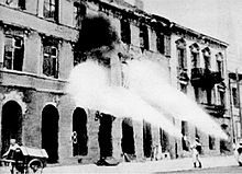 A német Brennkommando felgyújtja Varsót. {A Leszno utcában készült. Balról: 24-es, 22-es és a 20-as számú épület egy része.}