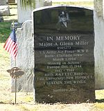 コネティカット州ニューヘイブンのグローブストリート墓地にあるミラーの記念碑