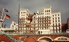 Irlannin tasavaltalaisarmeija pommitti Grand Brighton -hotellia vuonna 1984 levottomuuksien aikana.  