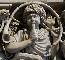 Cântăreț la corn de pe sarcofagul Ludovisi (secolul al III-lea)