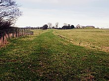 Section 59/60: Hadrian's Wall Path before Bleatarn. The hiking trail there leads directly over the rampart, which is recognizable as a terrain elevation.
