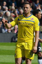 Robson-Kanu com Reading em 2013.