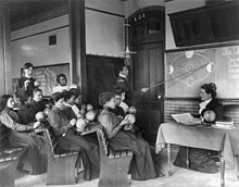 Working with school globes in 1899