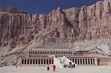 Djeser-Djeseru é o edifício principal do complexo do templo mortuário de Hatshepsut em Deir el-Bahri. Projetado por Senemut, seu Vizier, o edifício é um exemplo de perfeita simetria que precede o Parthenon. Foi o primeiro complexo construído no local, que ficaria conhecido como o Vale dos Reis.
