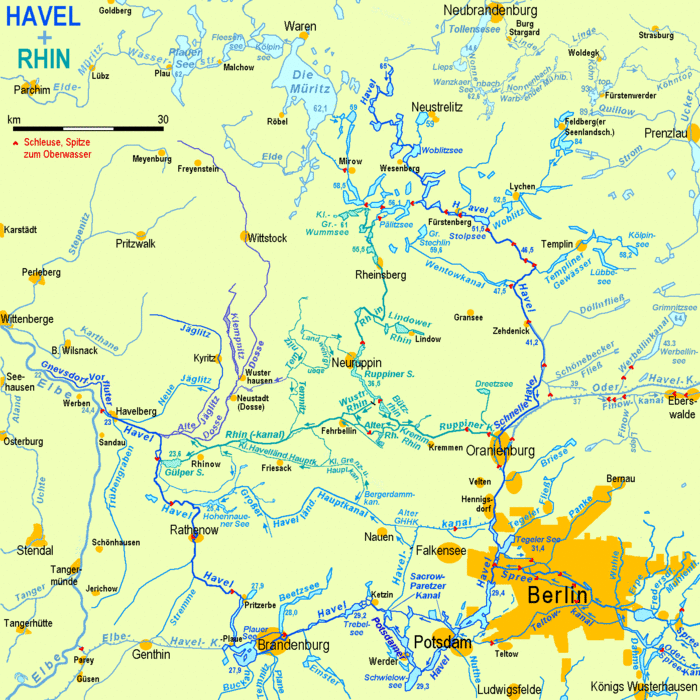 River courses and arms of the Havel (dark blue) and the Rhin (blue-green)