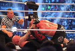 Undertaker bloķē Broku Lesnaru ar elles vārtiem