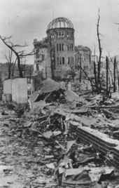 Dóm Genbaku v októbri 1945. Fotografia Shigeo Hayashiho.