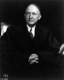 ヒューゴ・ブラック判事は、ギデオン対ウェインライト裁判の判決文を書いた。