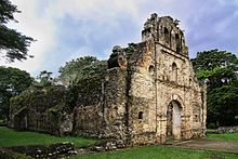 Historische site van Ujarrás in de Orosí-vallei, provincie Cartago. De koloniale kerk werd gebouwd tussen 1686 en 1693.  