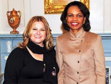 Valdete Idrizi tillsammans med utrikesminister Condoleezza Rice 2008  