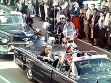 Foto av USA:s president John F. Kennedy strax innan han mördades.  