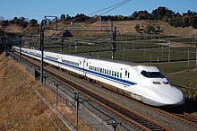 Hoge snelheid Shinkansen of Bullet trains zijn een veel voorkomende vorm van vervoer in Japan.  