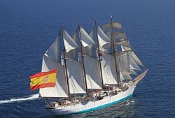 A Juan Sebastián Elcano, a spanyol haditengerészet kiképzőhajója.