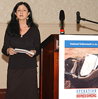 Judith Ortiz Cofer war Schriftstellerin und Professorin an der University of Georgia, deren Werke in verschiedenen Genres erschienen: Lyrik, Kurzgeschichten, Autobiografie, Essays und Romane für junge Erwachsene.