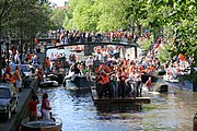 Koninginnedag, 30 april, wordt in Nederland gevierd. In 2014 is dit veranderd in Koningsdag, 27 april.  