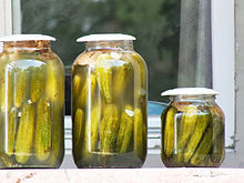 Pickling of cucumbers, here in a Hungarian preparation method with pieces of sourdough bread to promote lactic acid fermentation