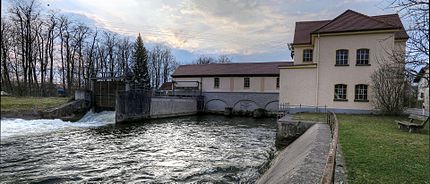 Germany's oldest preserved hydroelectric power plant (1891) in Schöngeising ⊙48 .13720211 .208085 . In the former East Prussian town of Darkehmen, a hydroelectric power plant had already existed since 1886.