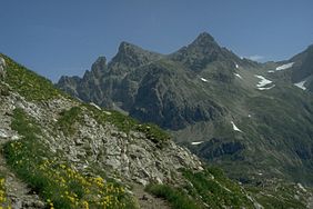 De Krottenspitze (l) en Öfnerspitze (r) vanaf de oostflank van de Kratzer  