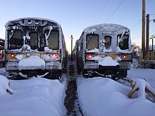 Net als bij deze bussen uit Long Island werden de voertuigen en het materieel van de MBTA stilgelegd door de sneeuw.  