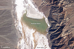 Bazinul Badwater în urma ploilor din 2005