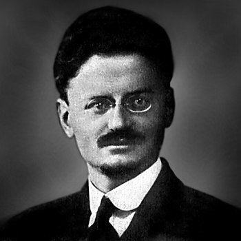 Den sovjetiske socialistrevolutionären och politiska teoretikern Leon Trotskij knivhöggs till döds med en yxa av en av Josef Stalins spioner, spanjoren Ramón Mercarder, i Coyoacán i Mexico City 1940.  