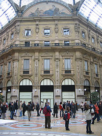 Een Louis Vuitton boetiek in de Galleria Vittorio Emanuele II, in Milaan, Italië.  