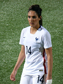 Louisa Nécib med Frankrike.  